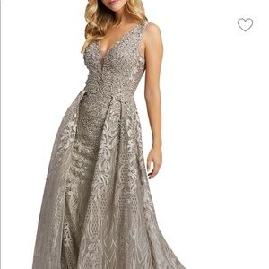 📌🎉🥳 HP!!🎉📌Mac Duggal Dress